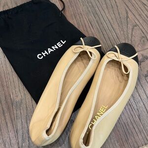CHANEL beige lambskin cap toe ballerina flats. Classic and beautiful. Size 38 EU